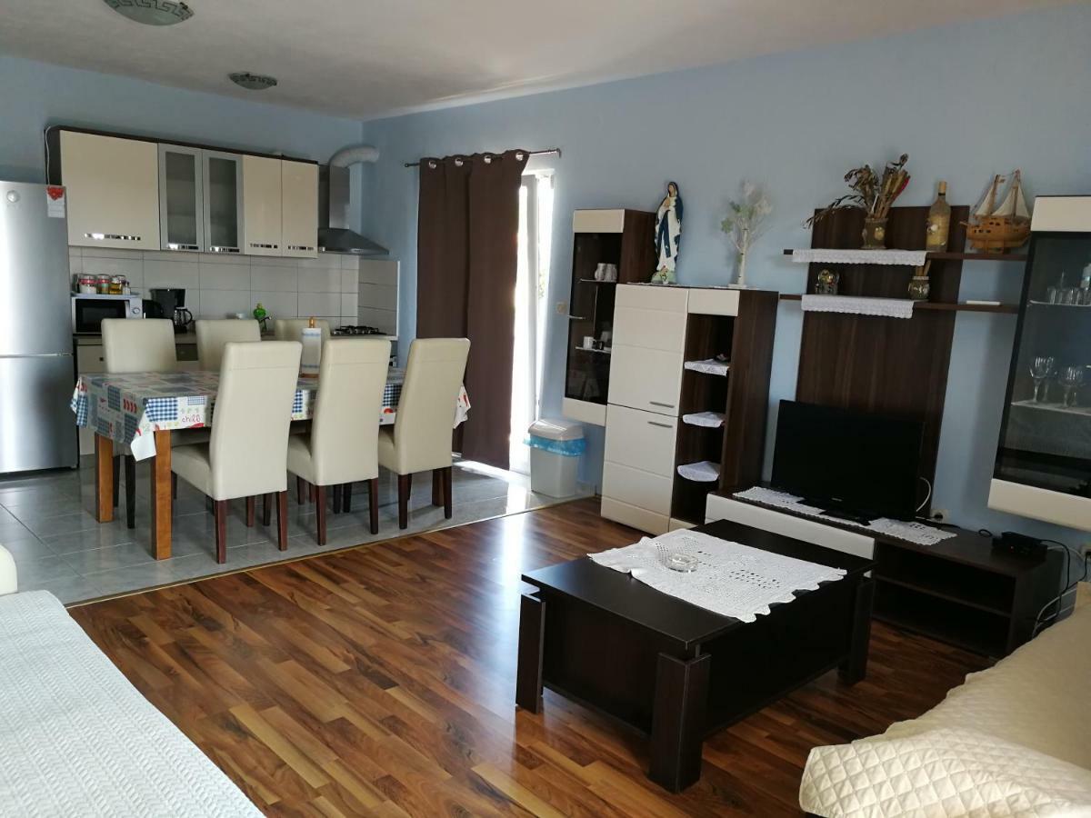 Apartments N&M Sukosan Luaran gambar